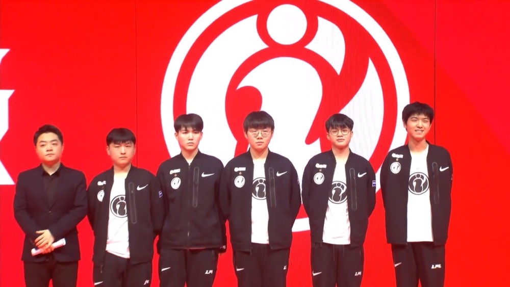 半围合或背 半围合或背